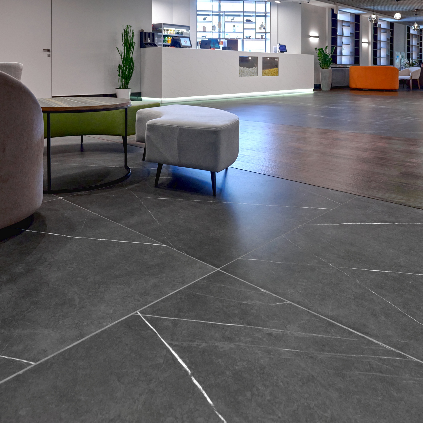 Фойе кинотеатра "5 звезд" в ТЦ Аркадия